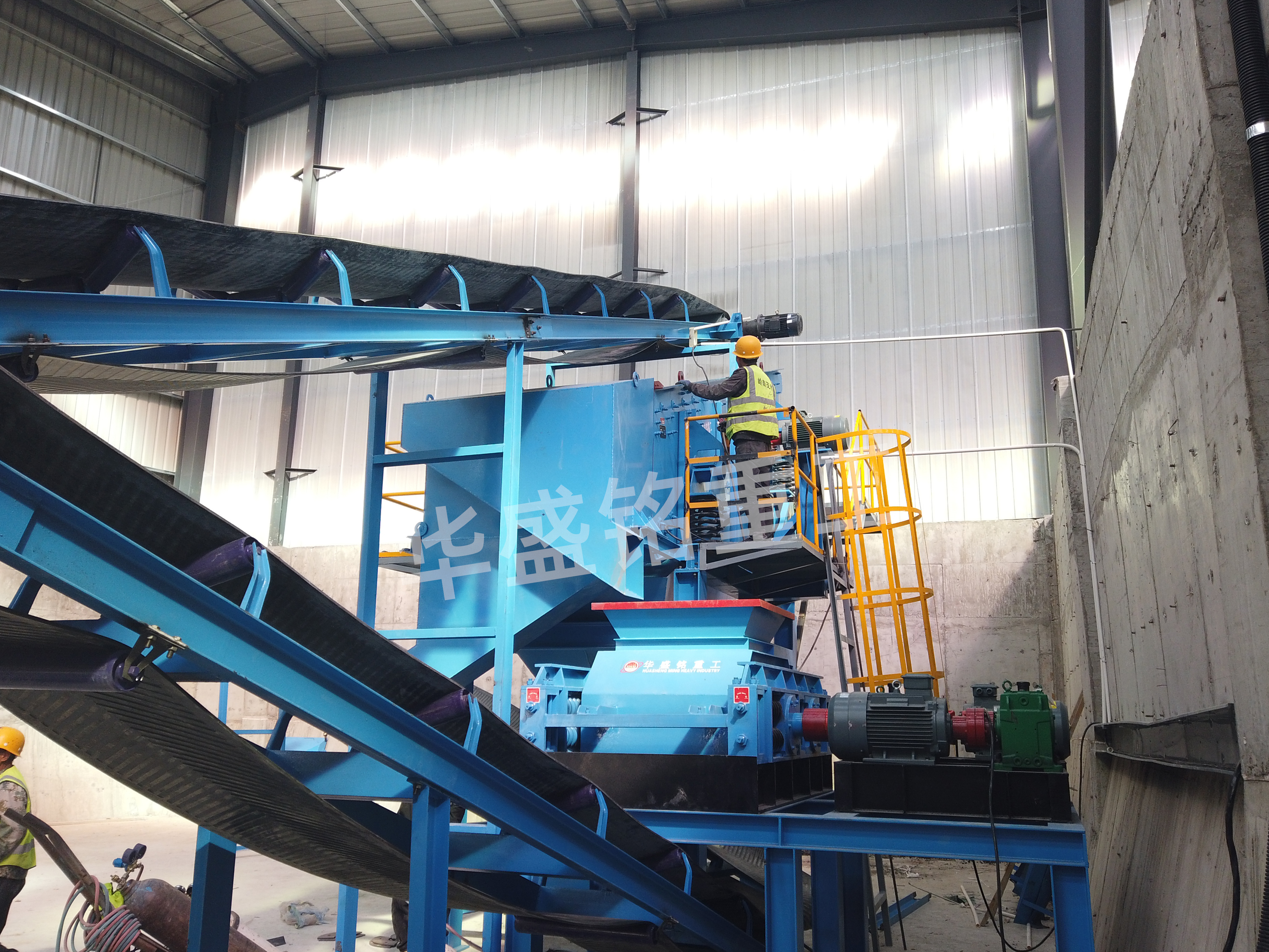 廢舊瀝青路面篩分破碎一體機(jī),瀝青路面破碎機(jī),瀝青廢料回收設(shè)備,再生料專用破碎機(jī)